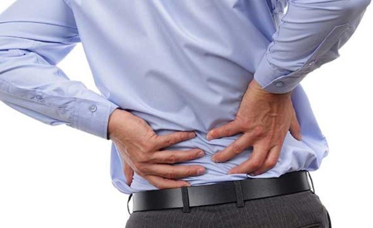 Названы главные причины сильных болей в спине